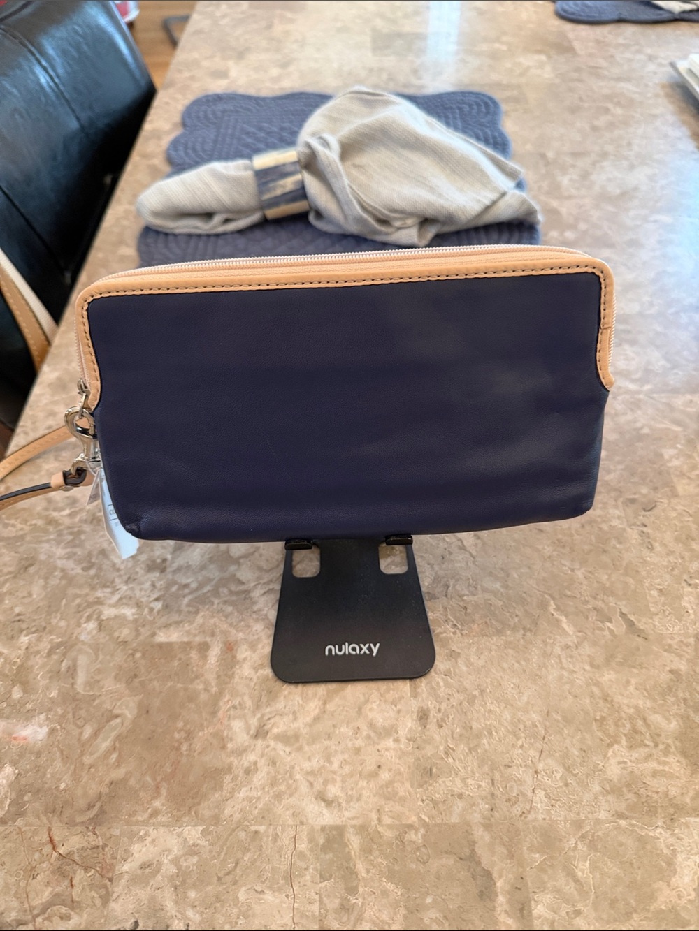 Coach NWT Daisy Spectator Double Zip Leather Wristlet/Clutch Navy,Green & Tan - Picture 3 of 16